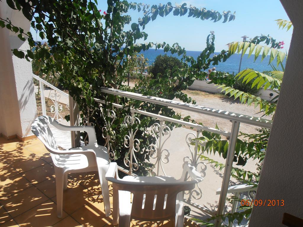 Iro Apartments Paralia Agias Foteinis Екстер'єр фото
