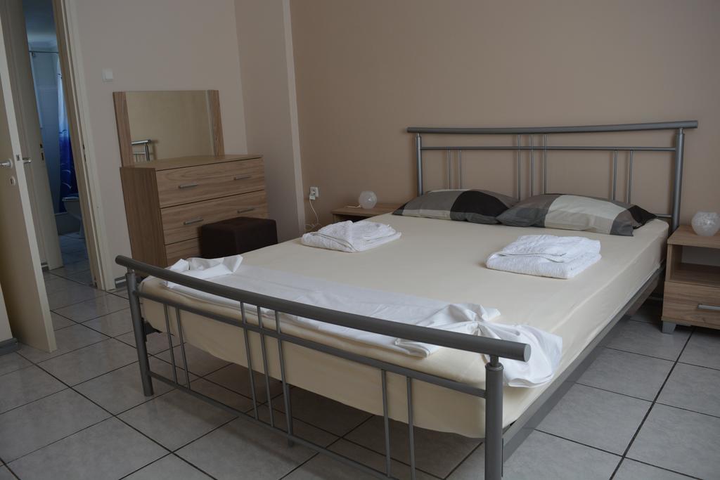 Iro Apartments Paralia Agias Foteinis Екстер'єр фото